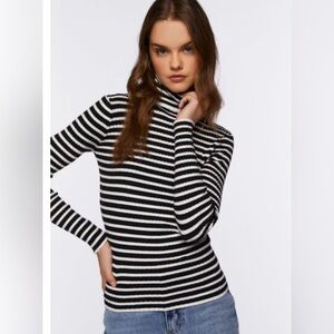 Old Navy Ribbed Turtleneck Black and White Strip